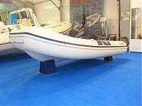 Click image for larger version

Name:	Boatshow0046 small.jpg
Views:	286
Size:	25.9 KB
ID:	9082